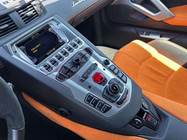 アヴェンタドール ＬＰ７００－４　ＡＲＡＮＣＩＯ　ＢＯＲＥＡＬＩＳ　パワークラフトマフラー　ガラスエンジンフード　カーボンリアウイング　Ｔ型カーボンエンジンカバー　フロントリフト　鍛造２０／２１ＡＷ　イエローキャリパー　パークセンサー（17枚目）