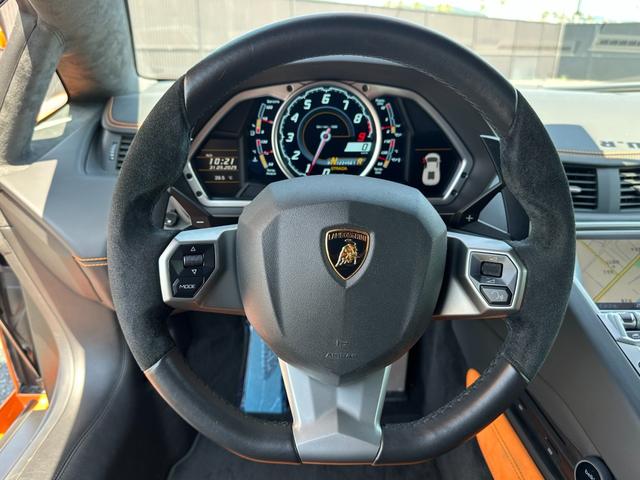 アヴェンタドール ＬＰ７００－４　ＡＲＡＮＣＩＯ　ＢＯＲＥＡＬＩＳ　パワークラフトマフラー　ガラスエンジンフード　カーボンリアウイング　Ｔ型カーボンエンジンカバー　フロントリフト　鍛造２０／２１ＡＷ　イエローキャリパー　パークセンサー（21枚目）