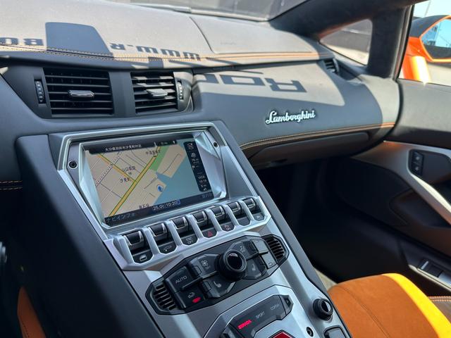 アヴェンタドール ＬＰ７００－４　ＡＲＡＮＣＩＯ　ＢＯＲＥＡＬＩＳ　パワークラフトマフラー　ガラスエンジンフード　カーボンリアウイング　Ｔ型カーボンエンジンカバー　フロントリフト　鍛造２０／２１ＡＷ　イエローキャリパー　パークセンサー（25枚目）