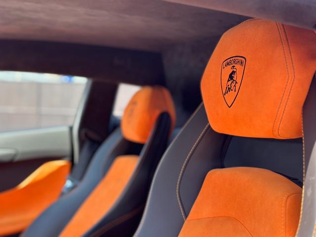 アヴェンタドール ＬＰ７００－４　ＡＲＡＮＣＩＯ　ＢＯＲＥＡＬＩＳ　パワークラフトマフラー　ガラスエンジンフード　カーボンリアウイング　Ｔ型カーボンエンジンカバー　フロントリフト　鍛造２０／２１ＡＷ　イエローキャリパー　パークセンサー（26枚目）