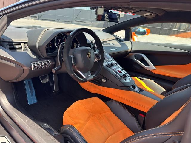 アヴェンタドール ＬＰ７００－４　ＡＲＡＮＣＩＯ　ＢＯＲＥＡＬＩＳ　パワークラフトマフラー　ガラスエンジンフード　カーボンリアウイング　Ｔ型カーボンエンジンカバー　フロントリフト　鍛造２０／２１ＡＷ　イエローキャリパー　パークセンサー（27枚目）