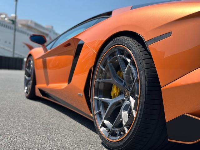 アヴェンタドール ＬＰ７００－４　ＡＲＡＮＣＩＯ　ＢＯＲＥＡＬＩＳ　パワークラフトマフラー　ガラスエンジンフード　カーボンリアウイング　Ｔ型カーボンエンジンカバー　フロントリフト　鍛造２０／２１ＡＷ　イエローキャリパー　パークセンサー（36枚目）