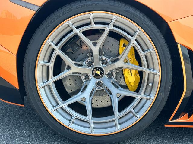 アヴェンタドール ＬＰ７００－４　ＡＲＡＮＣＩＯ　ＢＯＲＥＡＬＩＳ　パワークラフトマフラー　ガラスエンジンフード　カーボンリアウイング　Ｔ型カーボンエンジンカバー　フロントリフト　鍛造２０／２１ＡＷ　イエローキャリパー　パークセンサー（42枚目）