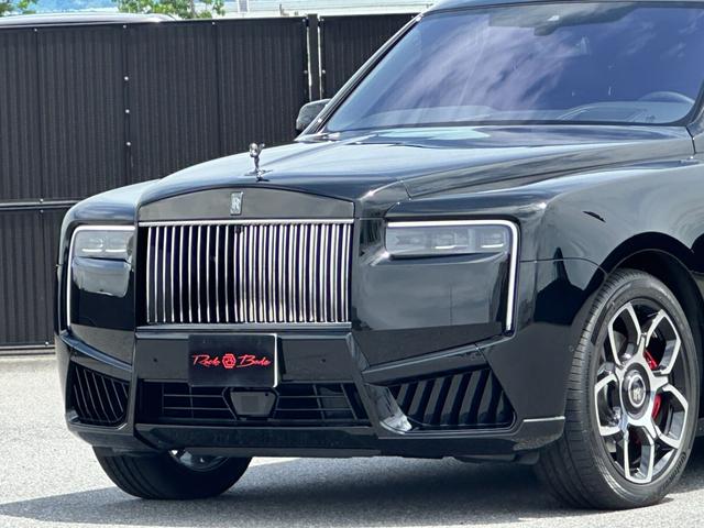 カリナン 　シリーズＩＩ　ブラックバッジ　パノラマＳＲ　鍛造２２ｉｎＡＷ　黒革ベンチレーションシート　全周囲カメラ　純正ナビＴＶ　エアサス　パワーバックドア　レッドキャリパー　ＨＵＤ　カーボンインテリア（38枚目）
