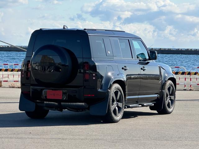 ディフェンダー １１０Ｘ－ダイナミックＨＳＥ　Ｄ３００　エアサスペンション＆ブラックエクステリア＆コールドクライメートパック　サイドステップ　スペアホイールカバー　パノラマルーフ　全周囲カメラ　１１．４型ナビ　ＭＥＲＩＤＩＡＮ　コンビレザー　ドラレコ（10枚目）