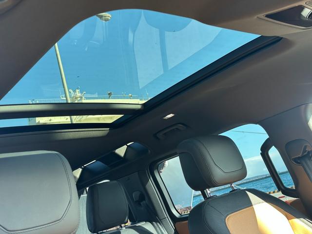 ディフェンダー １１０Ｘ－ダイナミックＨＳＥ　Ｄ３００　エアサスペンション＆ブラックエクステリア＆コールドクライメートパック　サイドステップ　スペアホイールカバー　パノラマルーフ　全周囲カメラ　１１．４型ナビ　ＭＥＲＩＤＩＡＮ　コンビレザー　ドラレコ（14枚目）