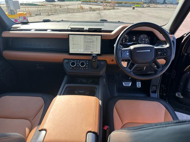 ディフェンダー １１０Ｘ－ダイナミックＨＳＥ　Ｄ３００　エアサスペンション＆ブラックエクステリア＆コールドクライメートパック　サイドステップ　スペアホイールカバー　パノラマルーフ　全周囲カメラ　１１．４型ナビ　ＭＥＲＩＤＩＡＮ　コンビレザー　ドラレコ（15枚目）