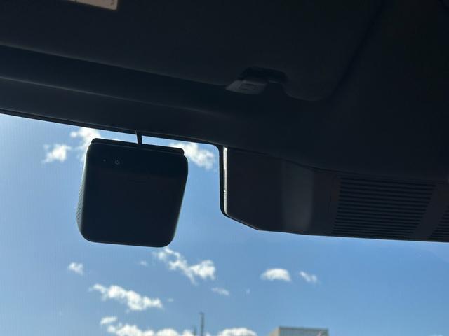 ディフェンダー １１０Ｘ－ダイナミックＨＳＥ　Ｄ３００　エアサスペンション＆ブラックエクステリア＆コールドクライメートパック　サイドステップ　スペアホイールカバー　パノラマルーフ　全周囲カメラ　１１．４型ナビ　ＭＥＲＩＤＩＡＮ　コンビレザー　ドラレコ（27枚目）