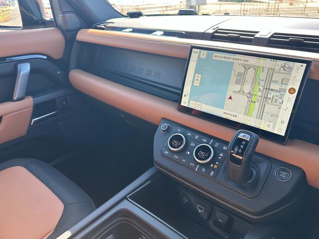 ディフェンダー １１０Ｘ－ダイナミックＨＳＥ　Ｄ３００　エアサスペンション＆ブラックエクステリア＆コールドクライメートパック　サイドステップ　スペアホイールカバー　パノラマルーフ　全周囲カメラ　１１．４型ナビ　ＭＥＲＩＤＩＡＮ　コンビレザー　ドラレコ（29枚目）