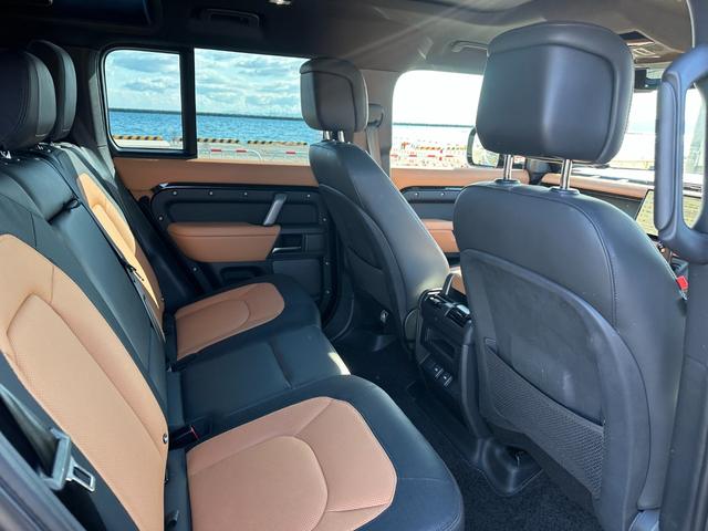 ディフェンダー １１０Ｘ－ダイナミックＨＳＥ　Ｄ３００　エアサスペンション＆ブラックエクステリア＆コールドクライメートパック　サイドステップ　スペアホイールカバー　パノラマルーフ　全周囲カメラ　１１．４型ナビ　ＭＥＲＩＤＩＡＮ　コンビレザー　ドラレコ（31枚目）
