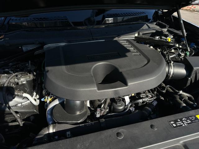 ディフェンダー １１０Ｘ－ダイナミックＨＳＥ　Ｄ３００　エアサスペンション＆ブラックエクステリア＆コールドクライメートパック　サイドステップ　スペアホイールカバー　パノラマルーフ　全周囲カメラ　１１．４型ナビ　ＭＥＲＩＤＩＡＮ　コンビレザー　ドラレコ（33枚目）