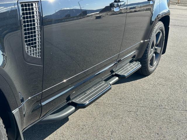 ディフェンダー １１０Ｘ－ダイナミックＨＳＥ　Ｄ３００　エアサスペンション＆ブラックエクステリア＆コールドクライメートパック　サイドステップ　スペアホイールカバー　パノラマルーフ　全周囲カメラ　１１．４型ナビ　ＭＥＲＩＤＩＡＮ　コンビレザー　ドラレコ（36枚目）