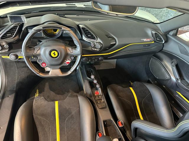 ４８８ピスタスパイダー 　カーボンエクステリア＆インテリア＆エンジンカバー　カーボンレーシングシート　サスペンションリフター　チタニウムエキゾースト　ダイアモンド鍛造２０ｉｎＡＷ　イエローキャリパー　イエローレブカウンター（14枚目）