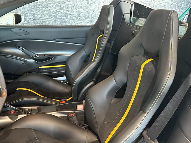 ４８８ピスタスパイダー 　カーボンエクステリア＆インテリア＆エンジンカバー　カーボンレーシングシート　サスペンションリフター　チタニウムエキゾースト　ダイアモンド鍛造２０ｉｎＡＷ　イエローキャリパー　イエローレブカウンター（16枚目）