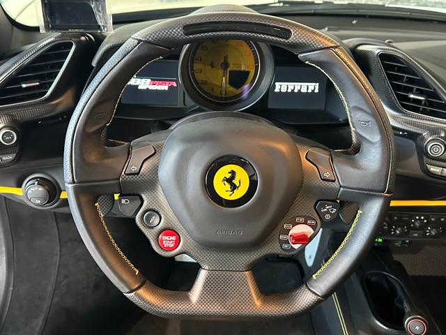 ４８８ピスタスパイダー 　カーボンエクステリア＆インテリア＆エンジンカバー　カーボンレーシングシート　サスペンションリフター　チタニウムエキゾースト　ダイアモンド鍛造２０ｉｎＡＷ　イエローキャリパー　イエローレブカウンター（17枚目）