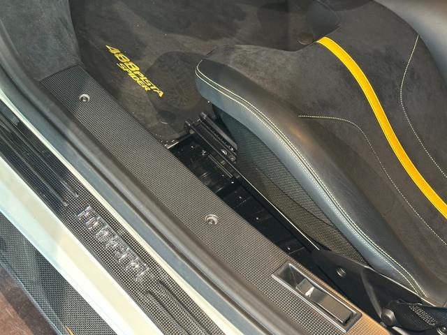 ４８８ピスタスパイダー 　カーボンエクステリア＆インテリア＆エンジンカバー　カーボンレーシングシート　サスペンションリフター　チタニウムエキゾースト　ダイアモンド鍛造２０ｉｎＡＷ　イエローキャリパー　イエローレブカウンター（21枚目）