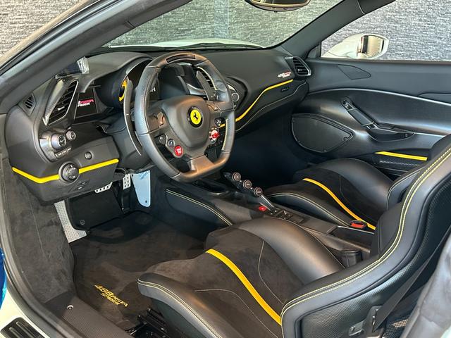 ４８８ピスタスパイダー 　カーボンエクステリア＆インテリア＆エンジンカバー　カーボンレーシングシート　サスペンションリフター　チタニウムエキゾースト　ダイアモンド鍛造２０ｉｎＡＷ　イエローキャリパー　イエローレブカウンター（25枚目）