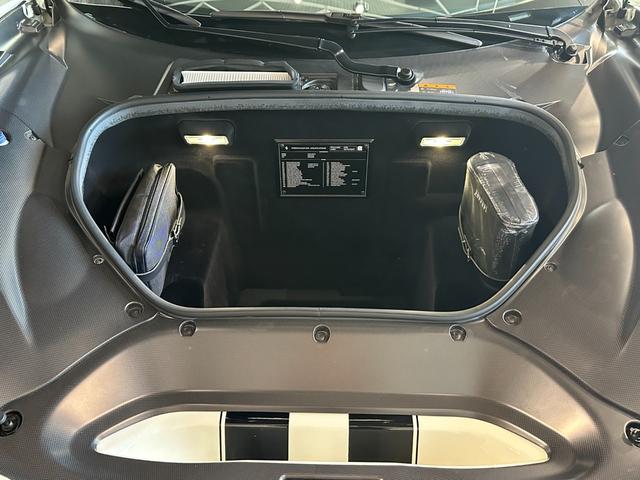 ４８８ピスタスパイダー 　カーボンエクステリア＆インテリア＆エンジンカバー　カーボンレーシングシート　サスペンションリフター　チタニウムエキゾースト　ダイアモンド鍛造２０ｉｎＡＷ　イエローキャリパー　イエローレブカウンター（26枚目）