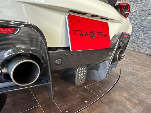 ４８８ピスタスパイダー 　カーボンエクステリア＆インテリア＆エンジンカバー　カーボンレーシングシート　サスペンションリフター　チタニウムエキゾースト　ダイアモンド鍛造２０ｉｎＡＷ　イエローキャリパー　イエローレブカウンター（35枚目）