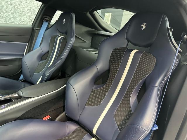 ８１２スーパーファスト 　特注色ＢＩＡＮＣＯ・ＳＡＮＡＥ　カーボンエクステリア＆インテリア　カーボンシート　カーボンＬＥＤステア　フロントリフト　チタニウムエキゾースト　パッセンジャーディスプレイ　ホワイトレブカウンター（16枚目）