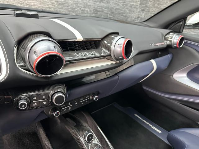 ８１２スーパーファスト 　特注色ＢＩＡＮＣＯ・ＳＡＮＡＥ　カーボンエクステリア＆インテリア　カーボンシート　カーボンＬＥＤステア　フロントリフト　チタニウムエキゾースト　パッセンジャーディスプレイ　ホワイトレブカウンター（17枚目）