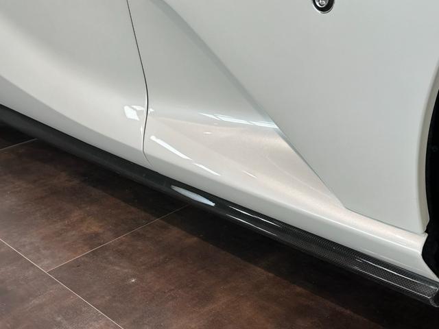 ８１２スーパーファスト 　特注色ＢＩＡＮＣＯ・ＳＡＮＡＥ　カーボンエクステリア＆インテリア　カーボンシート　カーボンＬＥＤステア　フロントリフト　チタニウムエキゾースト　パッセンジャーディスプレイ　ホワイトレブカウンター（35枚目）