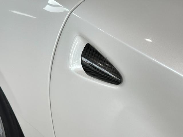 ８１２スーパーファスト 　特注色ＢＩＡＮＣＯ・ＳＡＮＡＥ　カーボンエクステリア＆インテリア　カーボンシート　カーボンＬＥＤステア　フロントリフト　チタニウムエキゾースト　パッセンジャーディスプレイ　ホワイトレブカウンター（36枚目）