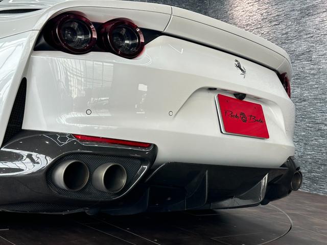 ８１２スーパーファスト 　特注色ＢＩＡＮＣＯ・ＳＡＮＡＥ　カーボンエクステリア＆インテリア　カーボンシート　カーボンＬＥＤステア　フロントリフト　チタニウムエキゾースト　パッセンジャーディスプレイ　ホワイトレブカウンター（39枚目）