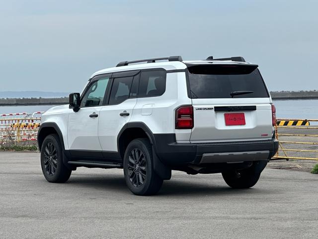 ランドクルーザー２５０ ＺＸ　ＳＲ　ＪＢＬサウンド　トヨタチームメイト　おくだけ充電　ＨＵＤ　ＢＳＭ　全周囲カメラ　デジタルミラー　ルーフレール　パワーバックドア　茶革　前後ベンチレーションシート　ＡＣ１００Ｖ電源　寒冷地仕様（5枚目）