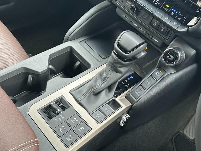 ランドクルーザー２５０ ＺＸ　ＳＲ　ＪＢＬサウンド　トヨタチームメイト　おくだけ充電　ＨＵＤ　ＢＳＭ　全周囲カメラ　デジタルミラー　ルーフレール　パワーバックドア　茶革　前後ベンチレーションシート　ＡＣ１００Ｖ電源　寒冷地仕様（19枚目）