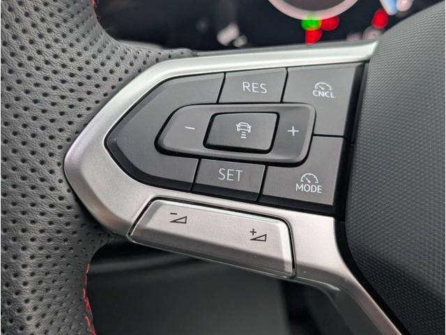 ゴルフＧＴＩ ベースグレード　ＥＴＣ　全周囲カメラ　ナビ　クリアランスソナー　オートクルーズコントロール　レーンアシスト　衝突被害軽減システム　アルミホイール　オートライト　ＬＥＤヘッドランプ　スマートキー　アイドリングストップ（7枚目）
