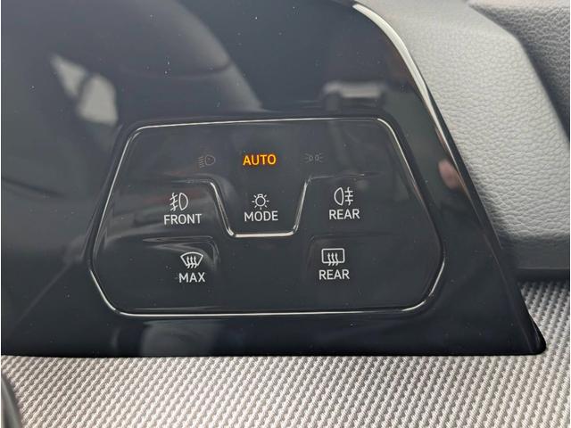 ゴルフＧＴＩ ベースグレード　ＥＴＣ　全周囲カメラ　ナビ　クリアランスソナー　オートクルーズコントロール　レーンアシスト　衝突被害軽減システム　アルミホイール　オートライト　ＬＥＤヘッドランプ　スマートキー　アイドリングストップ（9枚目）