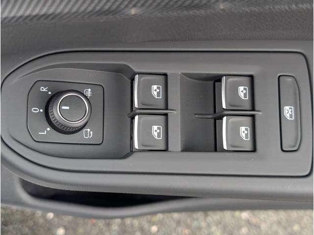 ゴルフＧＴＩ ベースグレード　ＥＴＣ　全周囲カメラ　ナビ　クリアランスソナー　オートクルーズコントロール　レーンアシスト　衝突被害軽減システム　アルミホイール　オートライト　ＬＥＤヘッドランプ　スマートキー　アイドリングストップ（10枚目）
