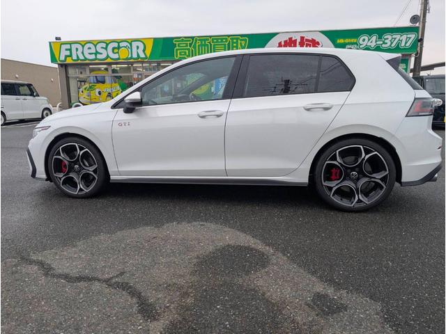 ゴルフＧＴＩ ベースグレード　ＥＴＣ　全周囲カメラ　ナビ　クリアランスソナー　オートクルーズコントロール　レーンアシスト　衝突被害軽減システム　アルミホイール　オートライト　ＬＥＤヘッドランプ　スマートキー　アイドリングストップ（17枚目）