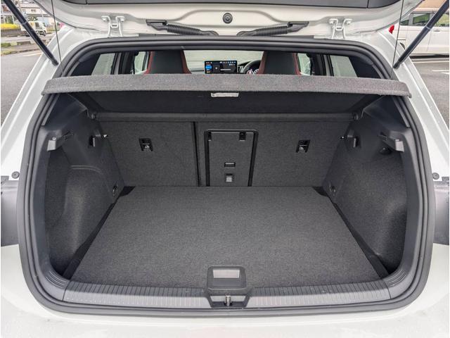 ゴルフＧＴＩ ベースグレード　ＥＴＣ　全周囲カメラ　ナビ　クリアランスソナー　オートクルーズコントロール　レーンアシスト　衝突被害軽減システム　アルミホイール　オートライト　ＬＥＤヘッドランプ　スマートキー　アイドリングストップ（18枚目）