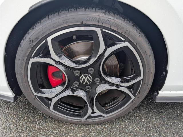 ゴルフＧＴＩ ベースグレード　ＥＴＣ　全周囲カメラ　ナビ　クリアランスソナー　オートクルーズコントロール　レーンアシスト　衝突被害軽減システム　アルミホイール　オートライト　ＬＥＤヘッドランプ　スマートキー　アイドリングストップ（20枚目）