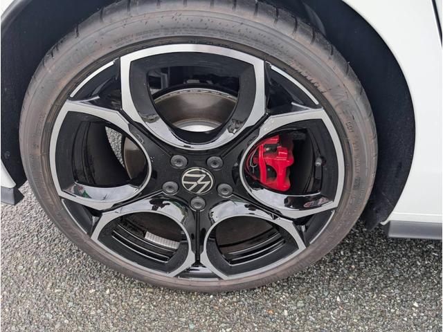 ゴルフＧＴＩ ベースグレード　ＥＴＣ　全周囲カメラ　ナビ　クリアランスソナー　オートクルーズコントロール　レーンアシスト　衝突被害軽減システム　アルミホイール　オートライト　ＬＥＤヘッドランプ　スマートキー　アイドリングストップ（23枚目）