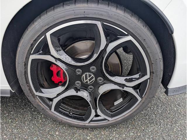 ゴルフＧＴＩ ベースグレード　ＥＴＣ　全周囲カメラ　ナビ　クリアランスソナー　オートクルーズコントロール　レーンアシスト　衝突被害軽減システム　アルミホイール　オートライト　ＬＥＤヘッドランプ　スマートキー　アイドリングストップ（24枚目）