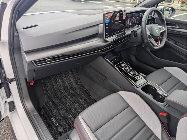 ゴルフＧＴＩ ベースグレード　ＥＴＣ　全周囲カメラ　ナビ　クリアランスソナー　オートクルーズコントロール　レーンアシスト　衝突被害軽減システム　アルミホイール　オートライト　ＬＥＤヘッドランプ　スマートキー　アイドリングストップ（30枚目）