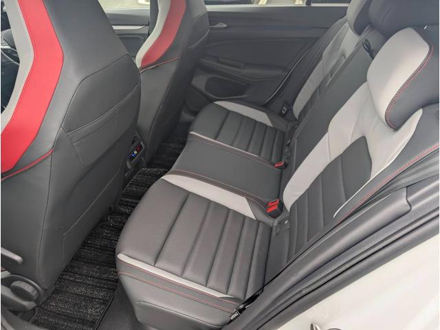 ゴルフＧＴＩ ベースグレード　ＥＴＣ　全周囲カメラ　ナビ　クリアランスソナー　オートクルーズコントロール　レーンアシスト　衝突被害軽減システム　アルミホイール　オートライト　ＬＥＤヘッドランプ　スマートキー　アイドリングストップ（32枚目）