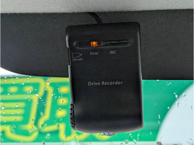 ソリオ Ｇ　ドライブレコーダー　バックカメラ　両側スライド・片側電動　スマートキー　電動格納ミラー　シートヒーター　後席モニター　ＣＶＴ　盗難防止システム　衝突安全ボディ　ＡＢＳ　ＥＳＣ　エアコン（3枚目）