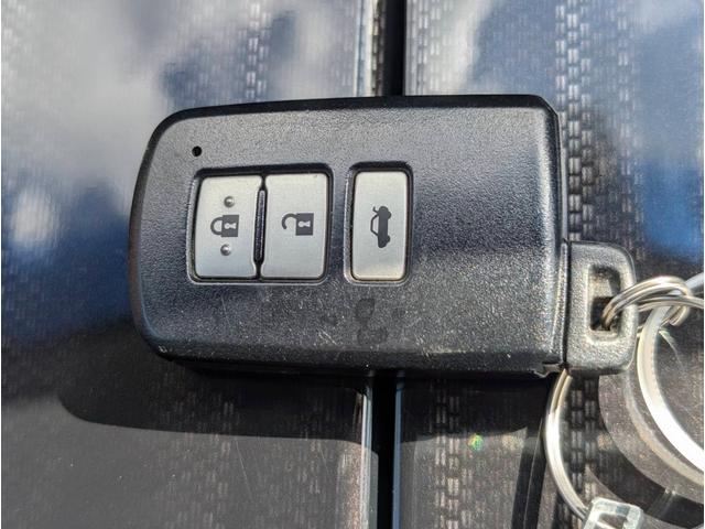 クラウンハイブリッド アスリートＳ　ブラックスタイル　クリアランスソナー　オートクルーズコントロール　バックカメラ　ナビ　アルミホイール　ＨＩＤ　サンルーフ　ＣＶＴ　スマートキー　電動格納ミラー　盗難防止システム　パワーシート　ＣＤ　衝突安全ボディ（9枚目）