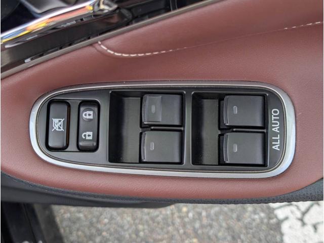 クラウンハイブリッド アスリートＳ　ブラックスタイル　クリアランスソナー　オートクルーズコントロール　バックカメラ　ナビ　アルミホイール　ＨＩＤ　サンルーフ　ＣＶＴ　スマートキー　電動格納ミラー　盗難防止システム　パワーシート　ＣＤ　衝突安全ボディ（11枚目）