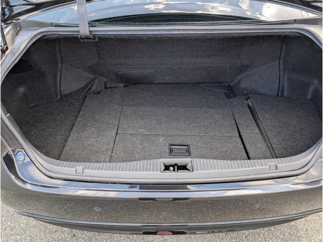 クラウンハイブリッド アスリートＳ　ブラックスタイル　クリアランスソナー　オートクルーズコントロール　バックカメラ　ナビ　アルミホイール　ＨＩＤ　サンルーフ　ＣＶＴ　スマートキー　電動格納ミラー　盗難防止システム　パワーシート　ＣＤ　衝突安全ボディ（18枚目）