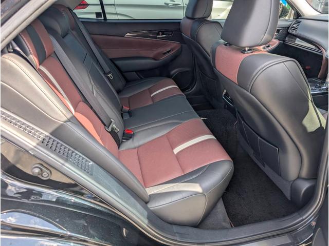 クラウンハイブリッド アスリートＳ　ブラックスタイル　クリアランスソナー　オートクルーズコントロール　バックカメラ　ナビ　アルミホイール　ＨＩＤ　サンルーフ　ＣＶＴ　スマートキー　電動格納ミラー　盗難防止システム　パワーシート　ＣＤ　衝突安全ボディ（29枚目）