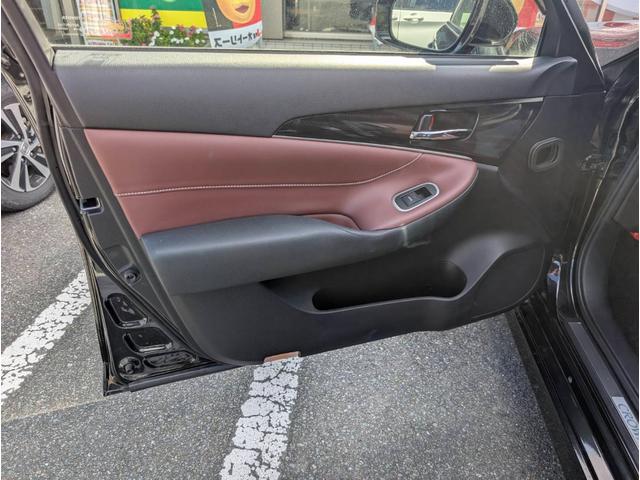 クラウンハイブリッド アスリートＳ　ブラックスタイル　クリアランスソナー　オートクルーズコントロール　バックカメラ　ナビ　アルミホイール　ＨＩＤ　サンルーフ　ＣＶＴ　スマートキー　電動格納ミラー　盗難防止システム　パワーシート　ＣＤ　衝突安全ボディ（30枚目）