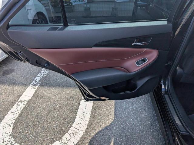 クラウンハイブリッド アスリートＳ　ブラックスタイル　クリアランスソナー　オートクルーズコントロール　バックカメラ　ナビ　アルミホイール　ＨＩＤ　サンルーフ　ＣＶＴ　スマートキー　電動格納ミラー　盗難防止システム　パワーシート　ＣＤ　衝突安全ボディ（31枚目）