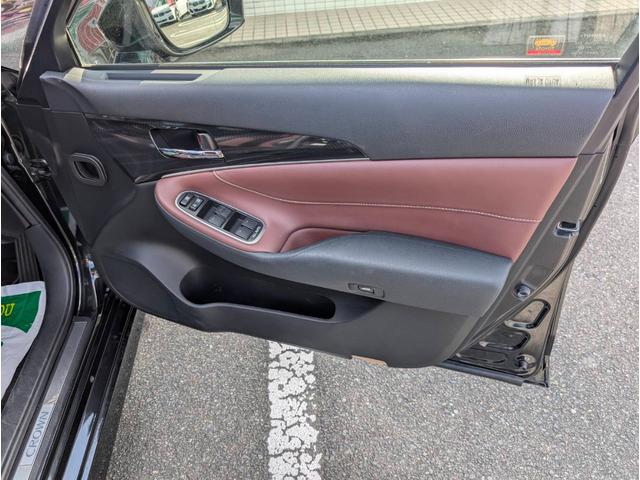 クラウンハイブリッド アスリートＳ　ブラックスタイル　クリアランスソナー　オートクルーズコントロール　バックカメラ　ナビ　アルミホイール　ＨＩＤ　サンルーフ　ＣＶＴ　スマートキー　電動格納ミラー　盗難防止システム　パワーシート　ＣＤ　衝突安全ボディ（32枚目）