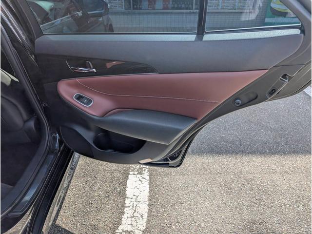 クラウンハイブリッド アスリートＳ　ブラックスタイル　クリアランスソナー　オートクルーズコントロール　バックカメラ　ナビ　アルミホイール　ＨＩＤ　サンルーフ　ＣＶＴ　スマートキー　電動格納ミラー　盗難防止システム　パワーシート　ＣＤ　衝突安全ボディ（33枚目）