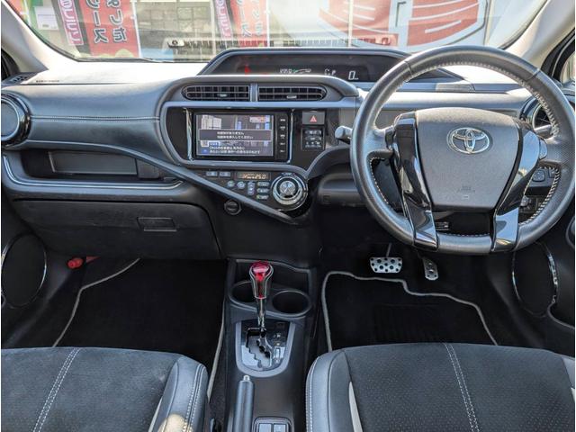 アクア Ｇ　Ｇ’ｓ　ドライブレコーダー　ＥＴＣ　ＴＶ　オートクルーズコントロール　レーンアシスト　衝突被害軽減システム　アルミホイール　オートマチックハイビーム　ＬＥＤヘッドランプ　スマートキー　電動格納ミラー　ＣＶＴ（2枚目）